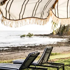 https://seaspray-waterfront-holiday-units.queenslandhotels.net
